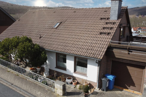 Hausansicht - Zweifamilienhaus in Bad Salzdetfurth zu verkaufen