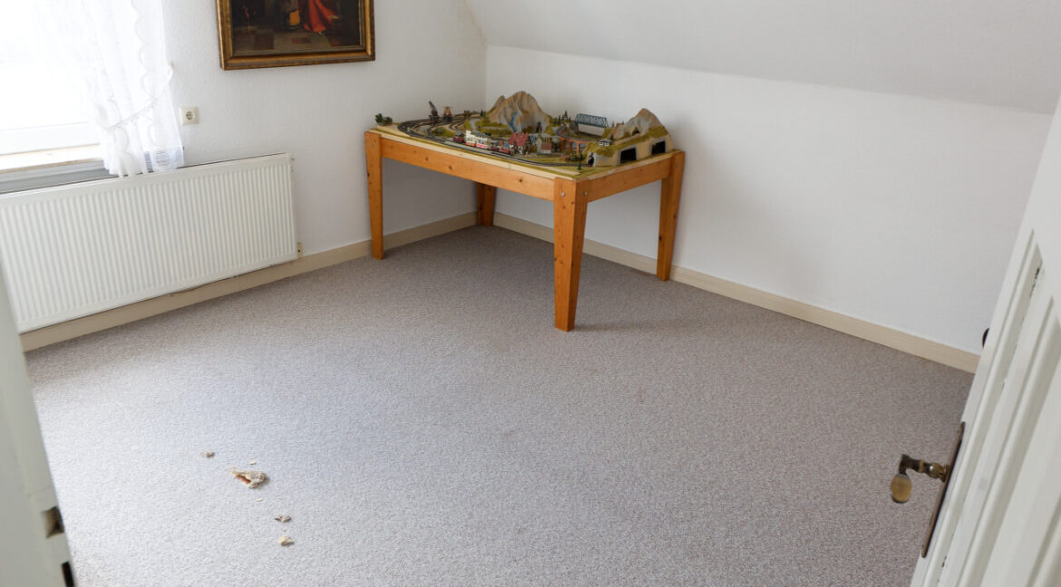 12 Zimmer 1 OG