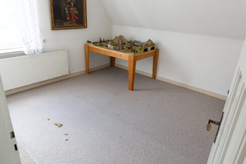 12 Zimmer 1 OG