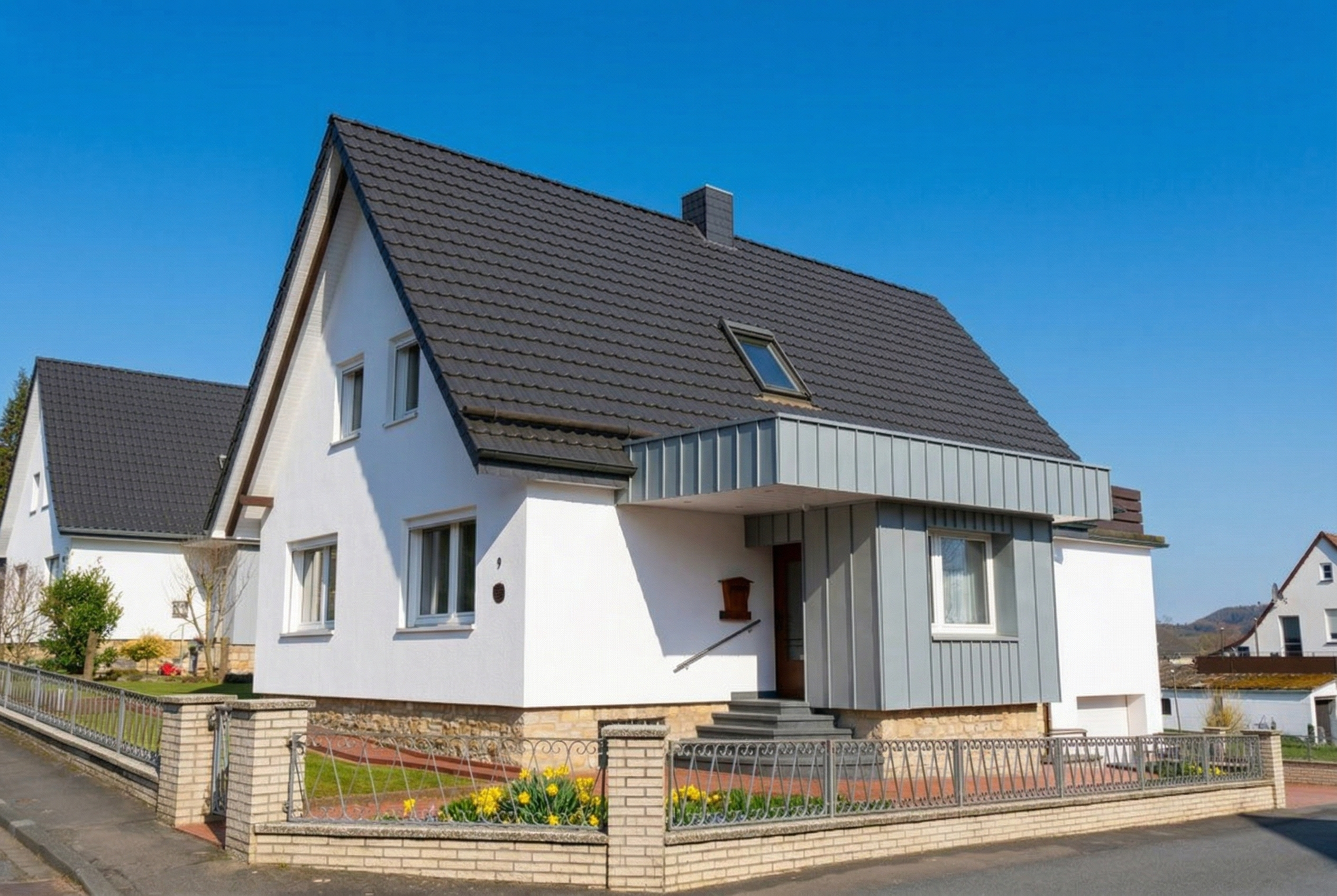 Beste Lage, großzügig und vorbildlich saniert – Wärmepumpe & Solar-Speicher inklusive. Klasse A!